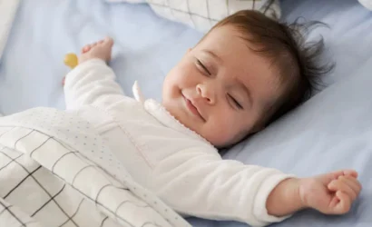 Bebekler için en iyi uyku pozisyonları